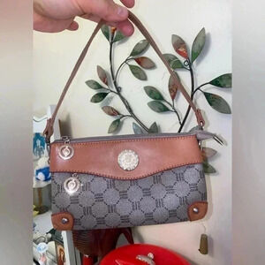 Cute little wallet. No name.  Great condition